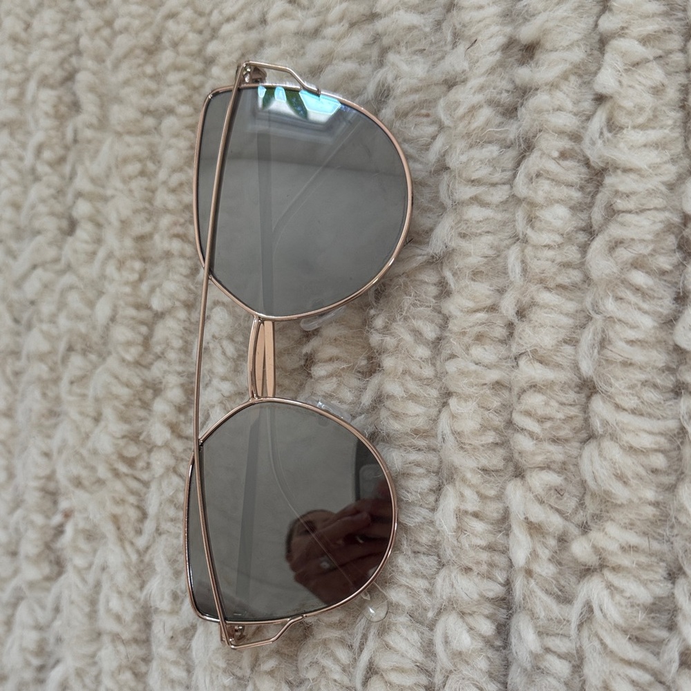 Stylish Gold Sunglasses